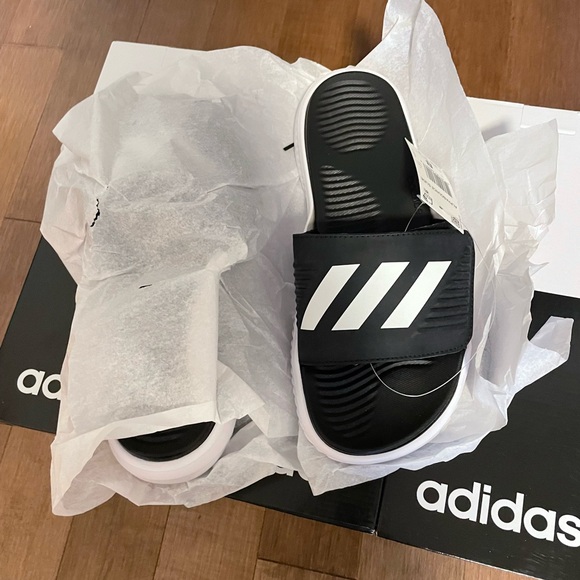 Unisex Adidas Alphabounce slides size 7 and 8 (men’s size mesure) - Picture 1 of 5